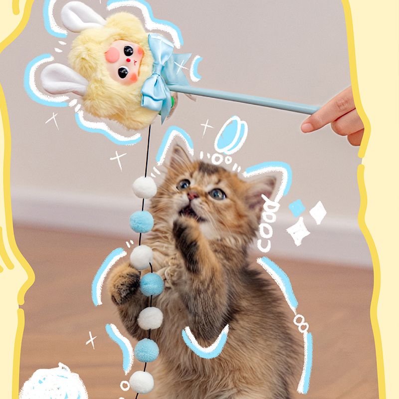 娃三岁逗猫棒